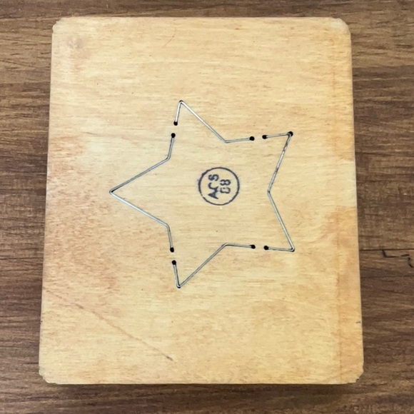 AccuCut Ellison 'Star #3 Sm' Wooden Die (4.75" x 5.75") - Picture 1 of 3